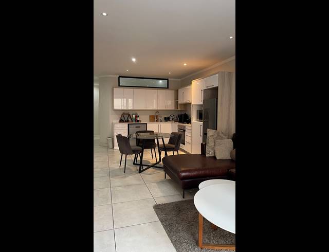 2 BEDROOM APARTMENT FOR SALE IN BRYANSTON